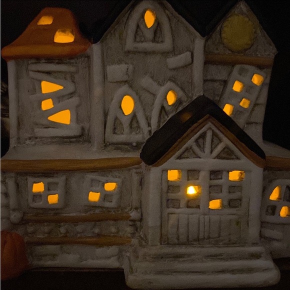 Light-Up Haunted House Flickering Light Luminary - Picture 5 of 8